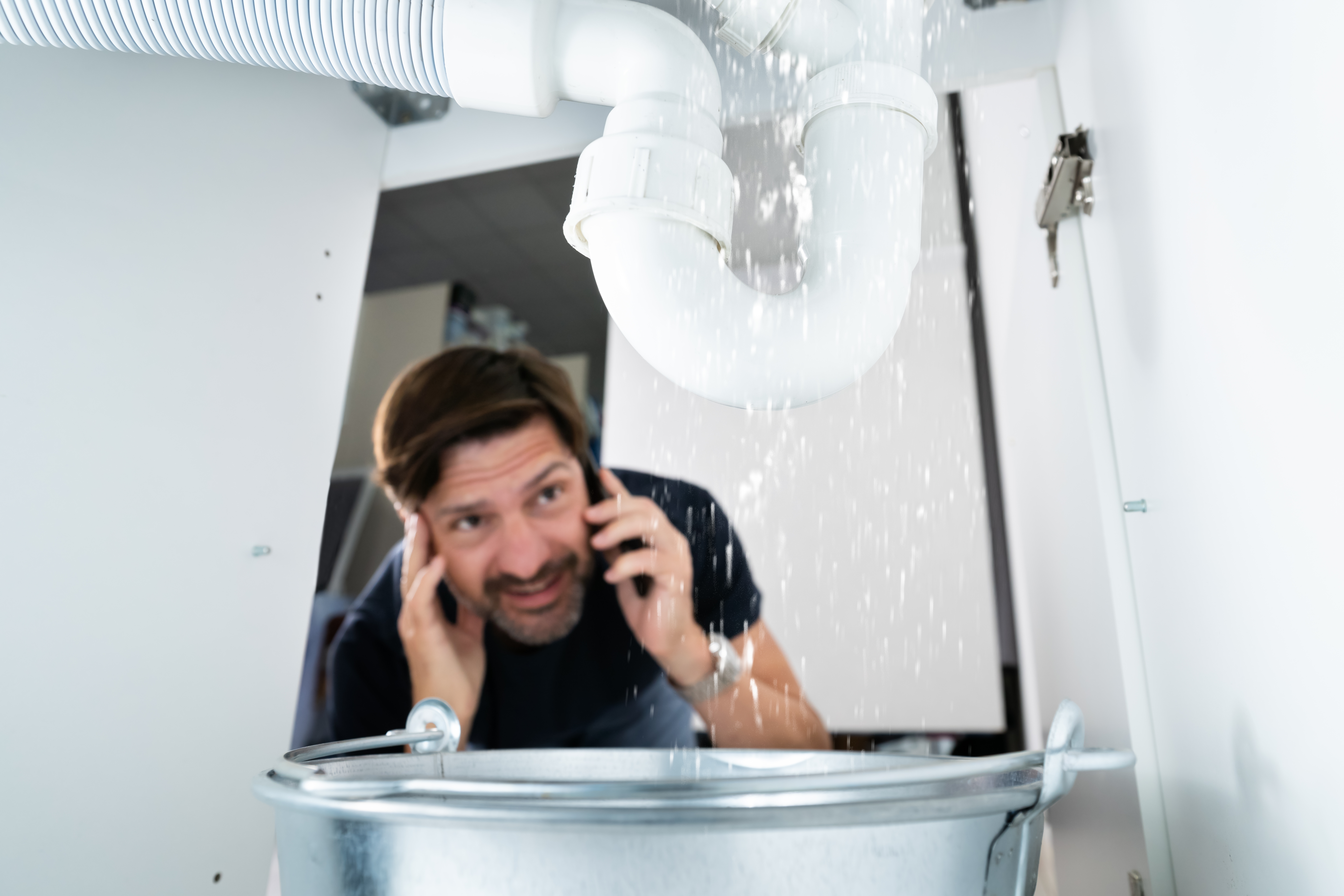 What You Should Do While You Wait For an Emergency Plumber to Arrive